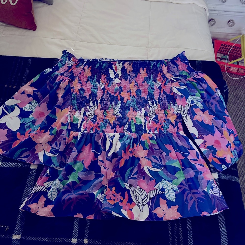 PLUS Sz flowy top- Sz 16 NWT